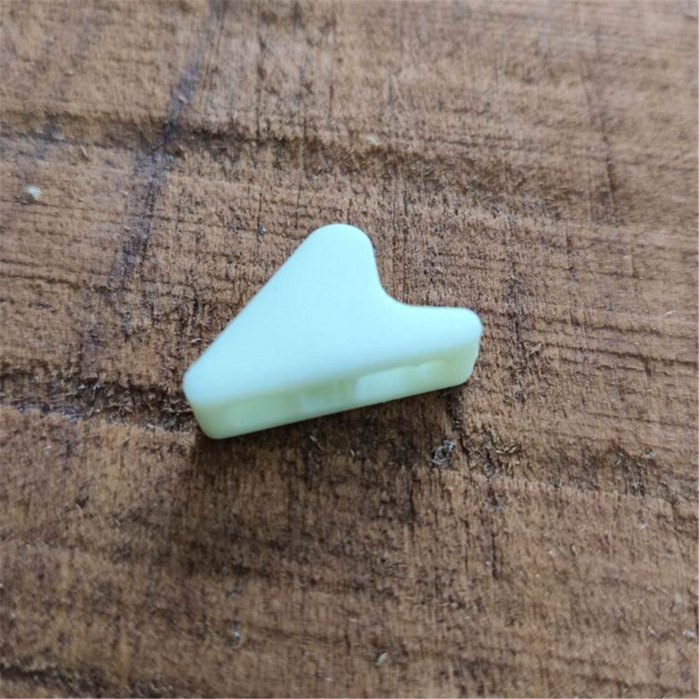 Orson Orson Glow in the Dark Triangle Tensioners For 1-2mm Guy Rope - 10 Pack